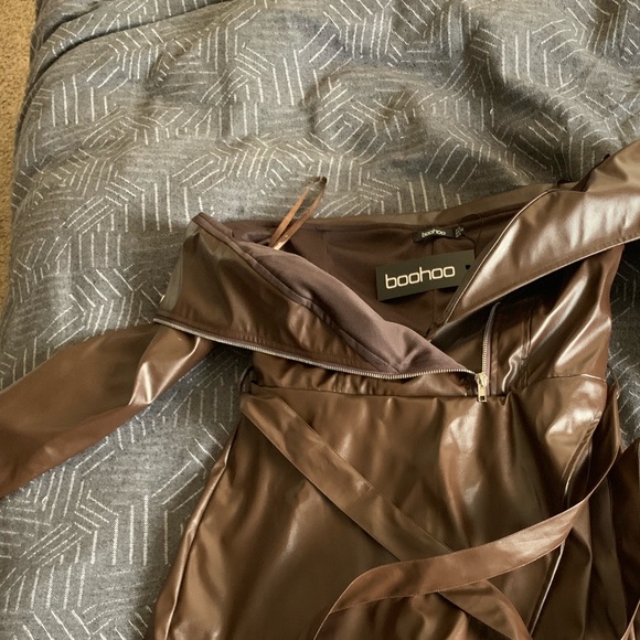 Leather off the shoulder romper - Picture 3 of 3